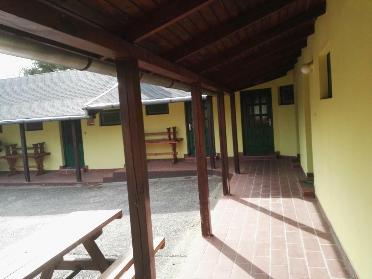 Hegyhátszentjakab Vadasa Motel Es Etterem מראה חיצוני תמונה